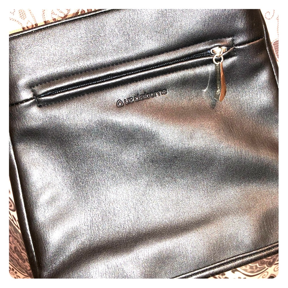 Liz Claborne Cross Body Purse! Black!